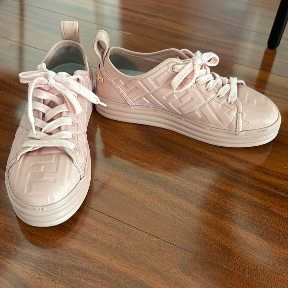 Fendi authentic size 8.5/39 sneakers - Picture 2 of 7